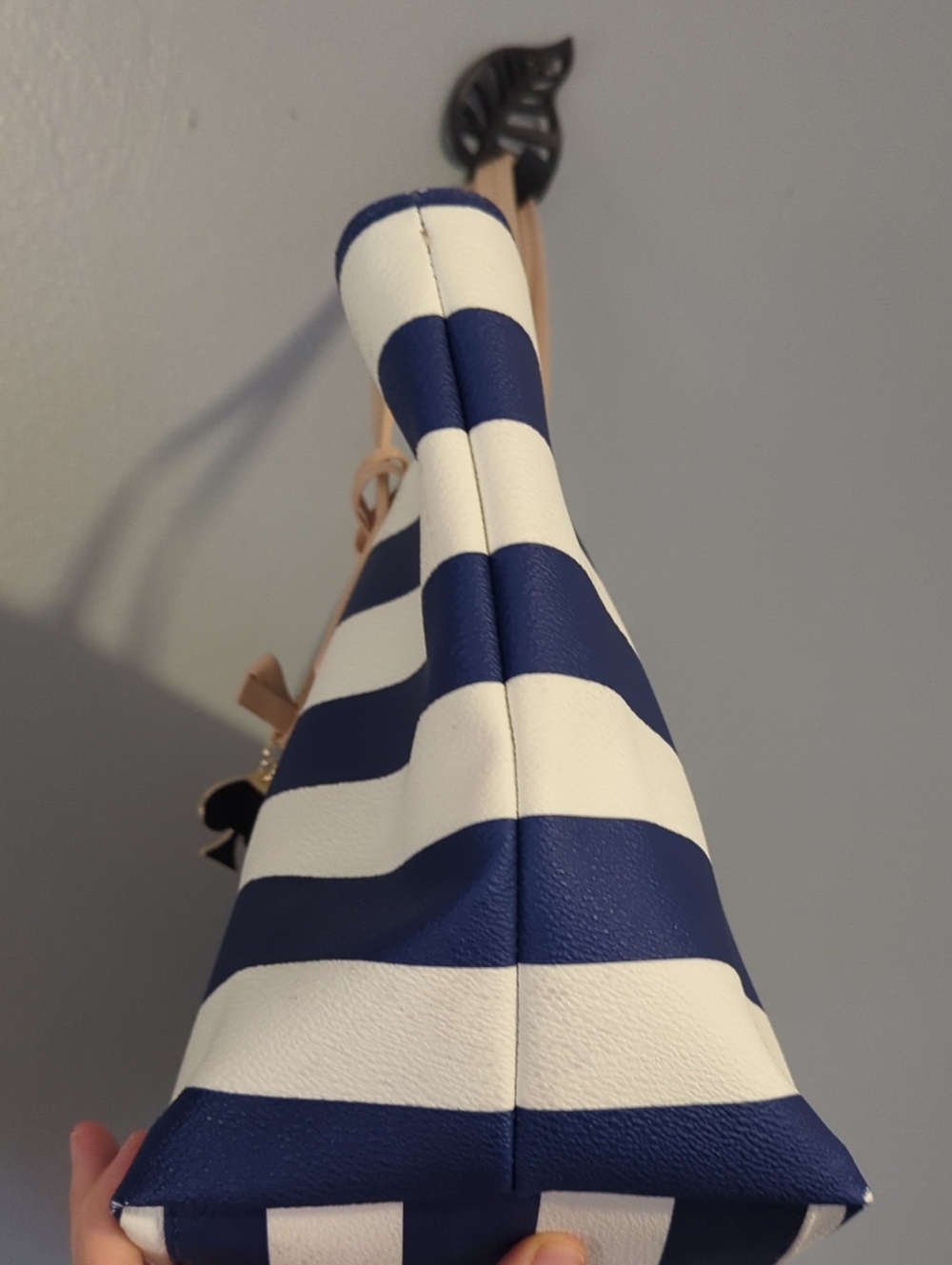 Kate Spade New York Cow Leather Tote Bag White And Navy Stripe With Keychain - Picture 14 of 16